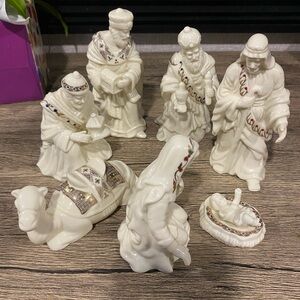 Nativity Set Of 7 Carlton Cards  With Jewelry